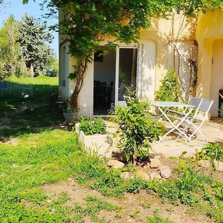 Offrez-Vous Un Sejour Dans Notre Gite A Entressen Une Grande Piscine Pour Se Rafraichir ,Un Espace De Jeux Pour Enfants Pour Des Heures De Divertissement Un Terrain De Petanque Pour Des Parties Endiablees Exterior photo