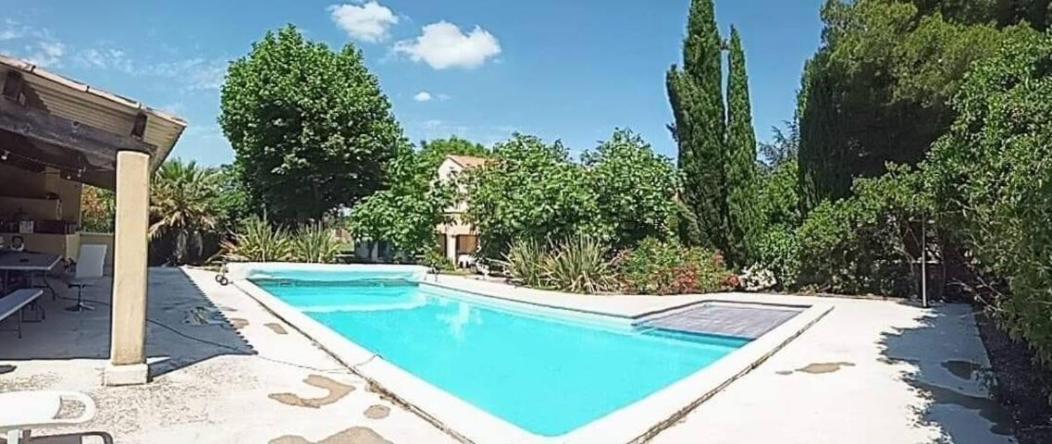 Offrez-Vous Un Sejour Dans Notre Gite A Entressen Une Grande Piscine Pour Se Rafraichir ,Un Espace De Jeux Pour Enfants Pour Des Heures De Divertissement Un Terrain De Petanque Pour Des Parties Endiablees Exterior photo