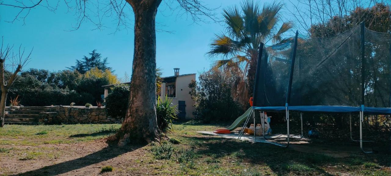 Offrez-Vous Un Sejour Dans Notre Gite A Entressen Une Grande Piscine Pour Se Rafraichir ,Un Espace De Jeux Pour Enfants Pour Des Heures De Divertissement Un Terrain De Petanque Pour Des Parties Endiablees Exterior photo
