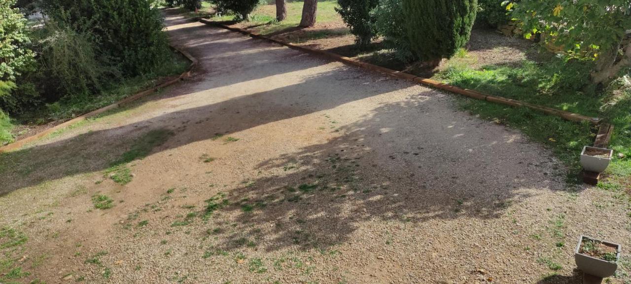Offrez-Vous Un Sejour Dans Notre Gite A Entressen Une Grande Piscine Pour Se Rafraichir ,Un Espace De Jeux Pour Enfants Pour Des Heures De Divertissement Un Terrain De Petanque Pour Des Parties Endiablees Exterior photo