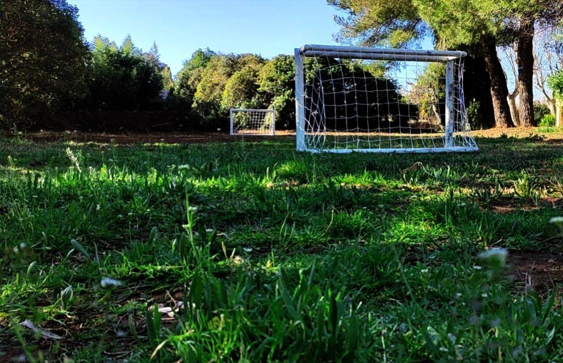 Offrez-Vous Un Sejour Dans Notre Gite A Entressen Une Grande Piscine Pour Se Rafraichir ,Un Espace De Jeux Pour Enfants Pour Des Heures De Divertissement Un Terrain De Petanque Pour Des Parties Endiablees Exterior photo